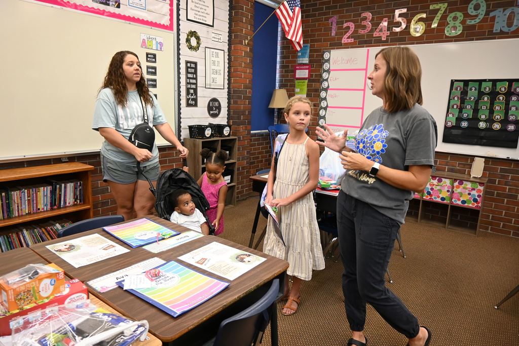 Mrs. Stover talks to the parent of one of her new students.