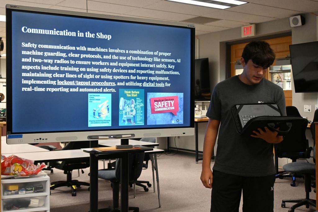 A student talks about communication in the shop.