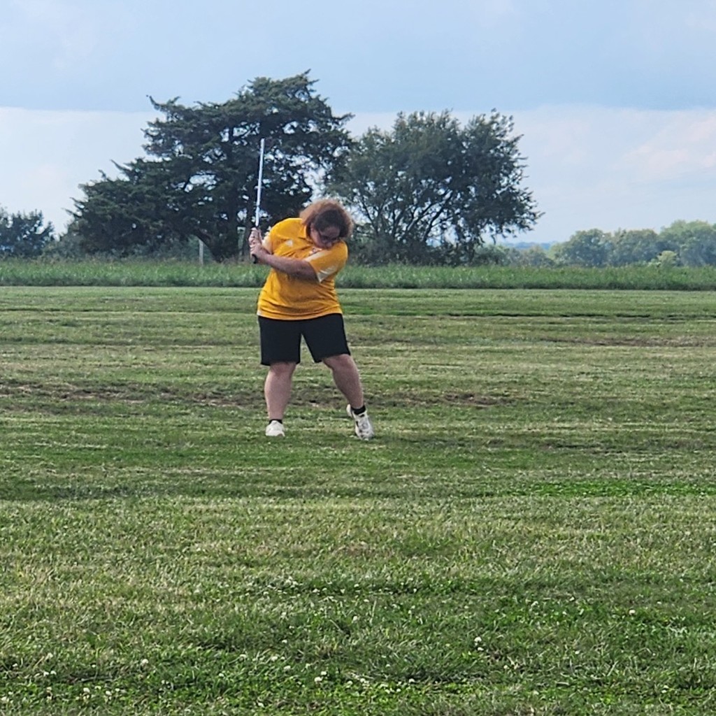 Raeleigh's approach shot on number 3