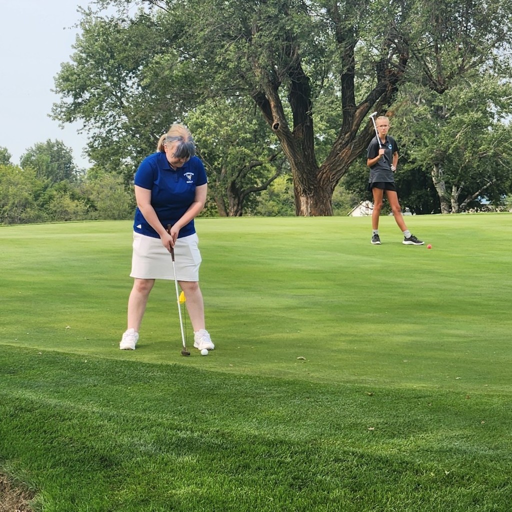 Sarah putting on number 8 green.