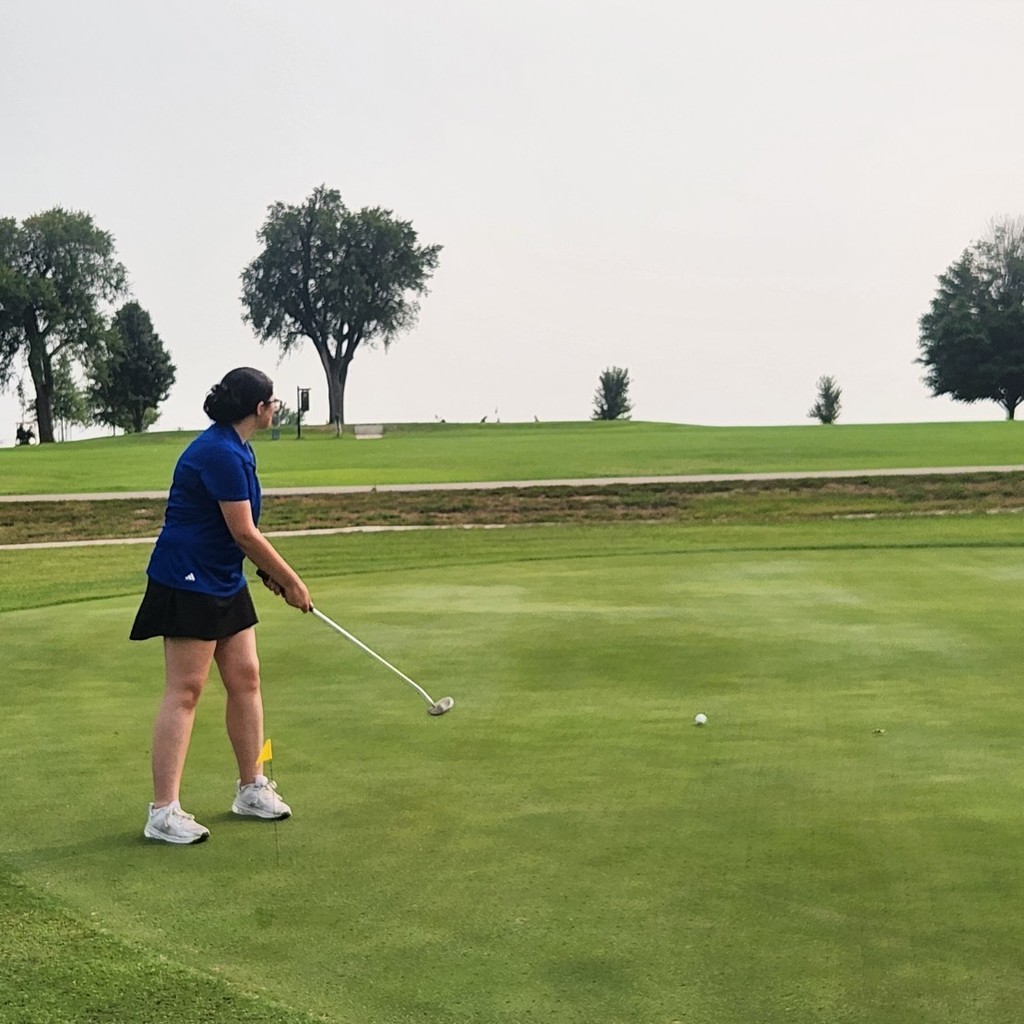 Ashlee putting on number 7 green.