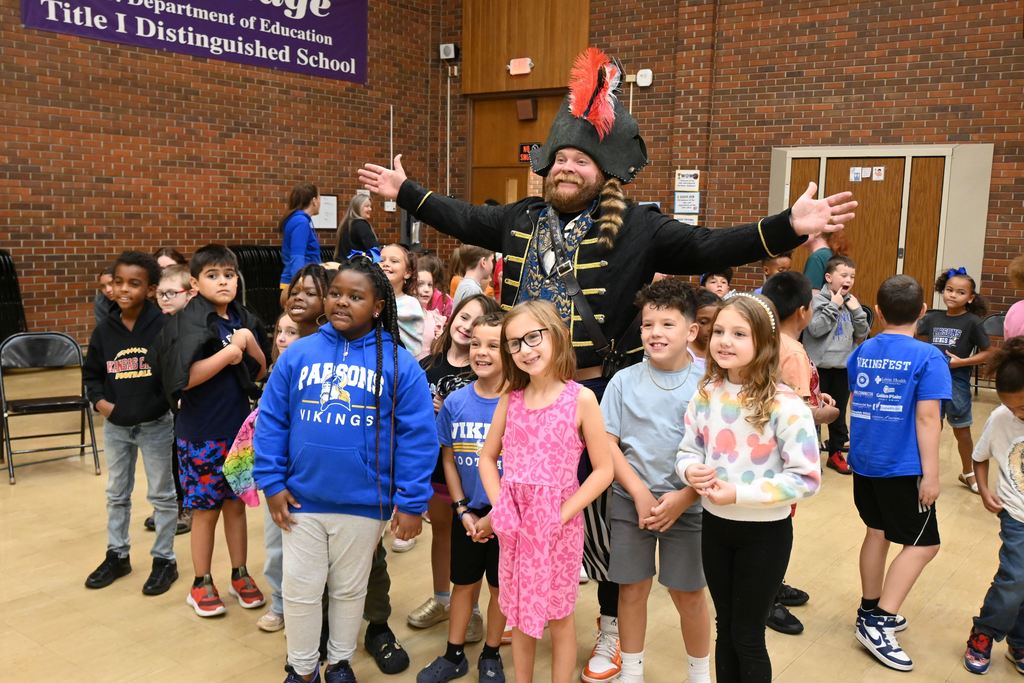 Students pose with Izzy B for a picture.