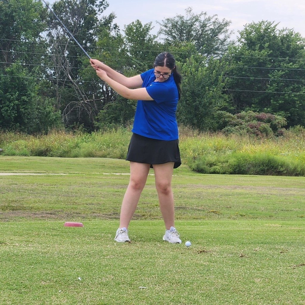 Ashlee hitting her tee shot on number 1.