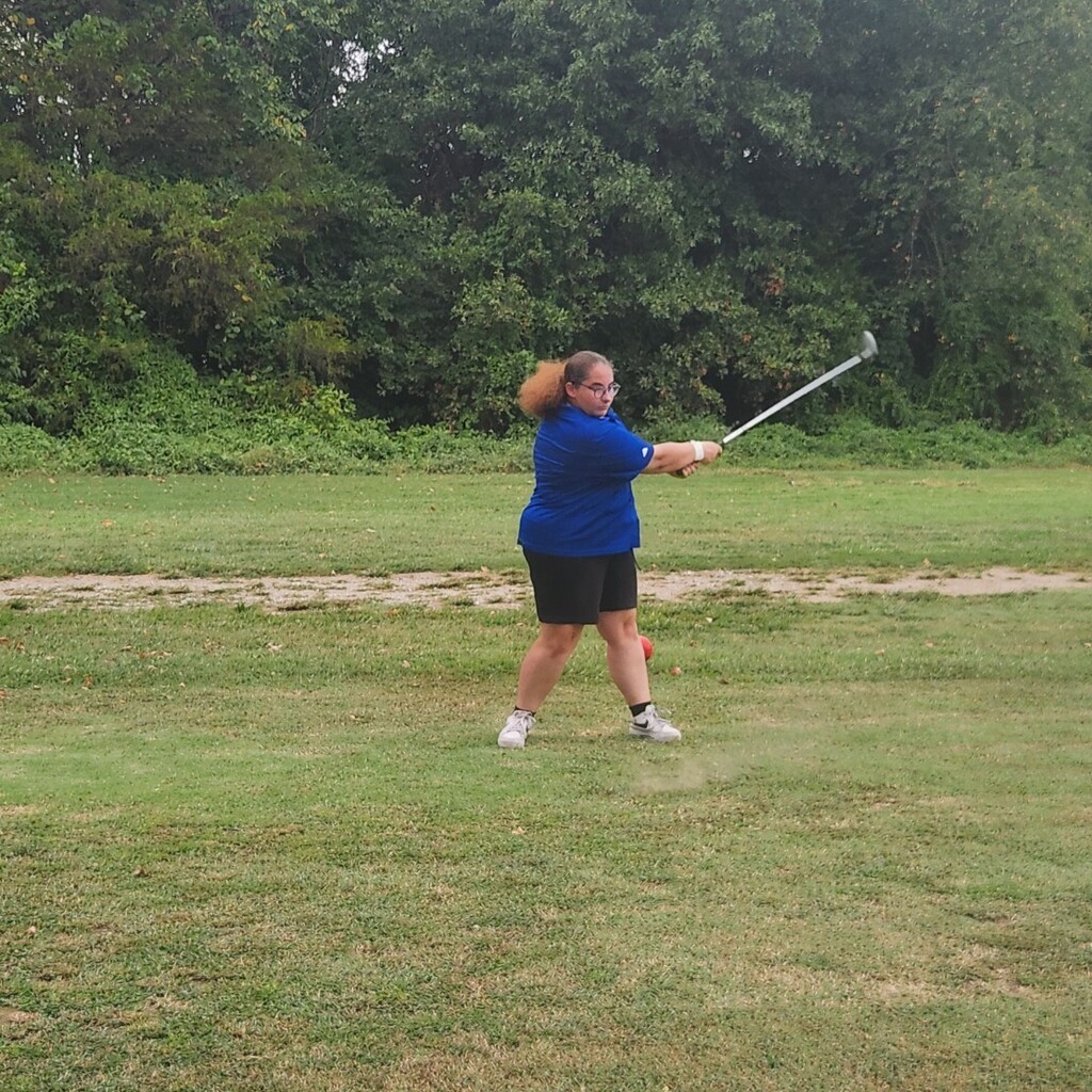 Raeleigh following through with her tee shot on number 8.