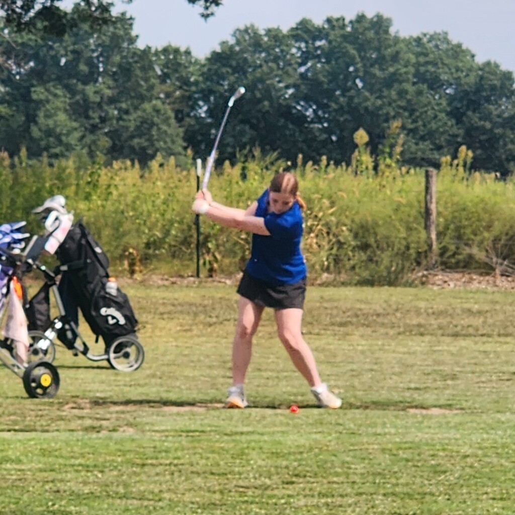 Kayleigh's backswing on her good tee shot on number 1.