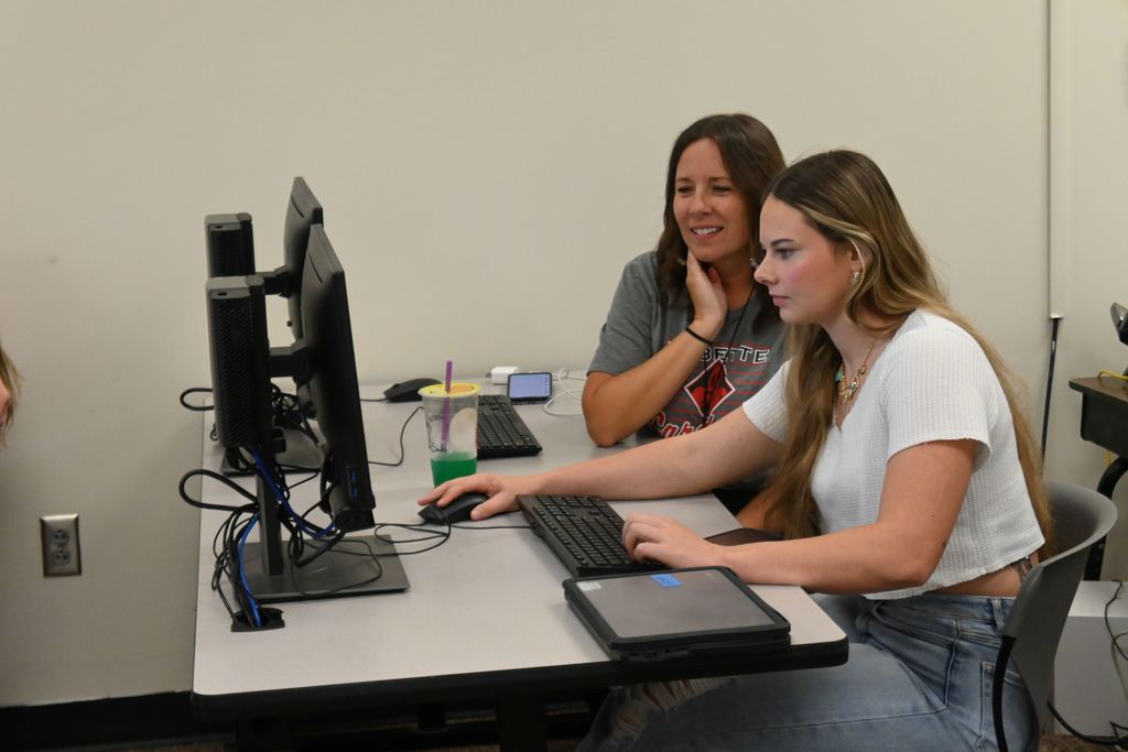 Kylie Lucas helps a senior with her college applications.