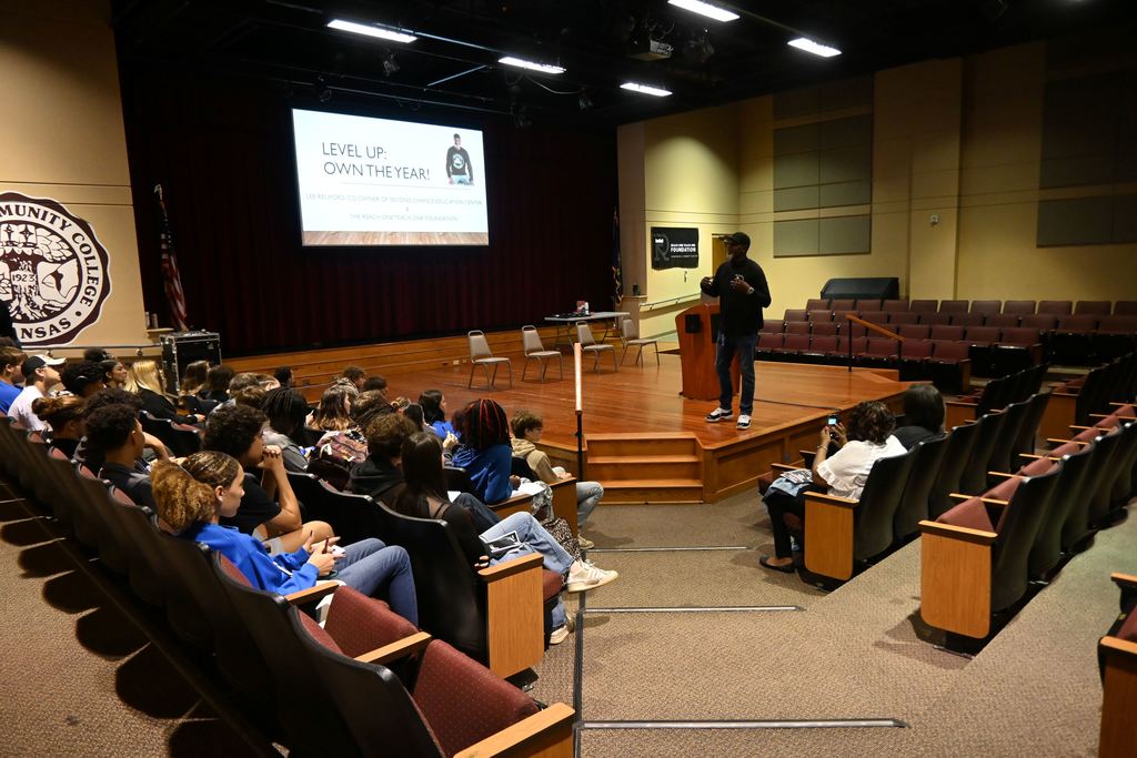 Reliford speaks to students about unlocking their potential.