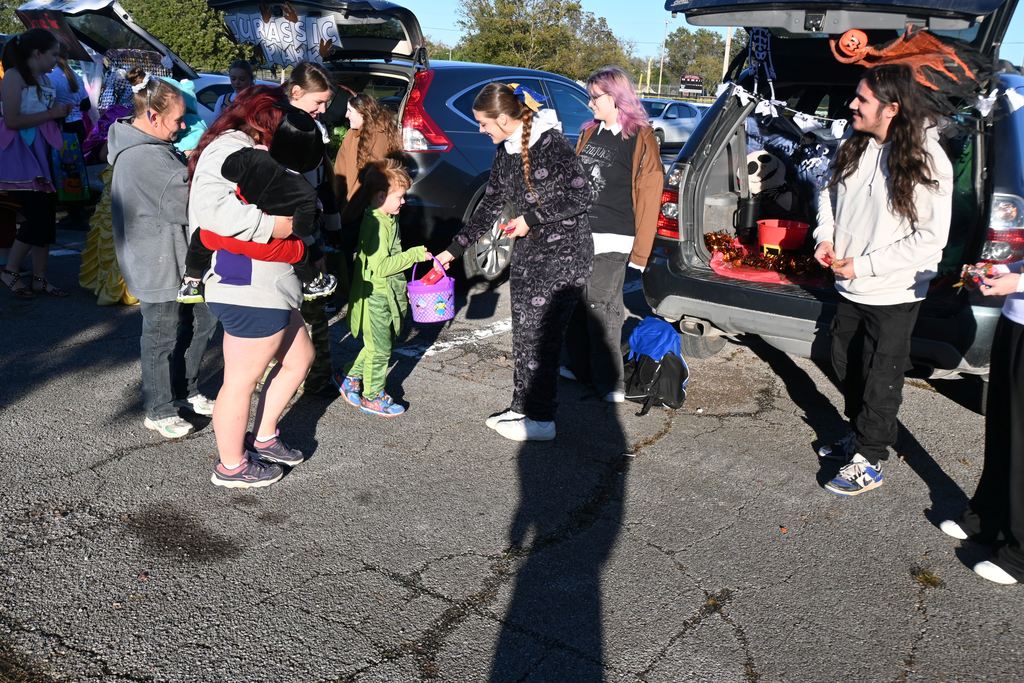 PHS students hand out candy.