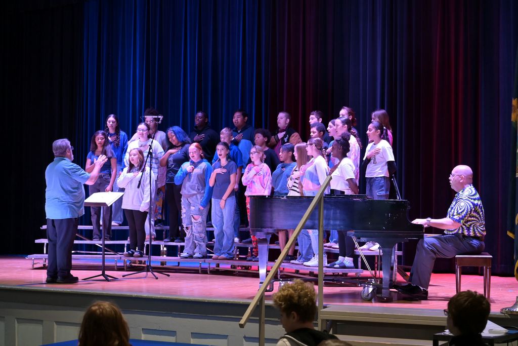 The Parsons Middle School choir sings the National Anthem.