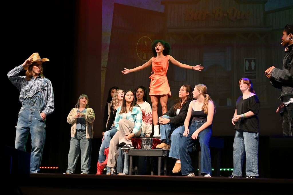 Rusty sings about Willard, her crush, and wanting him to dance with her.