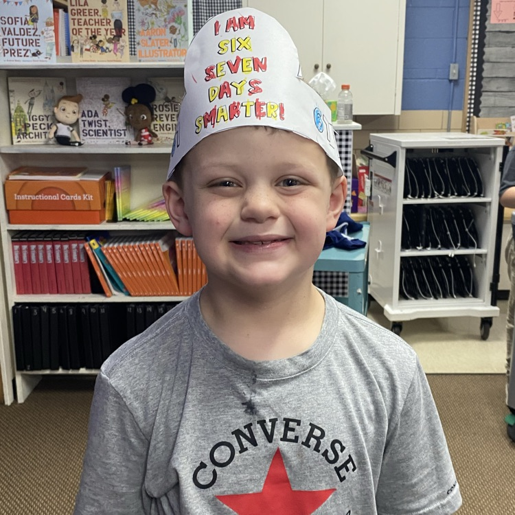 student wearing a headband that says I am 67 days smarter