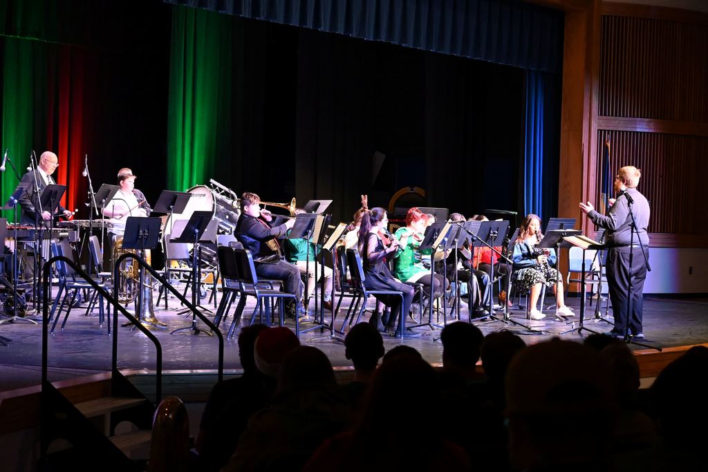 Beginning Band students play for the audience.