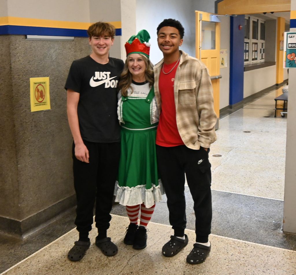 Students pose with  Elf Shaffer.
