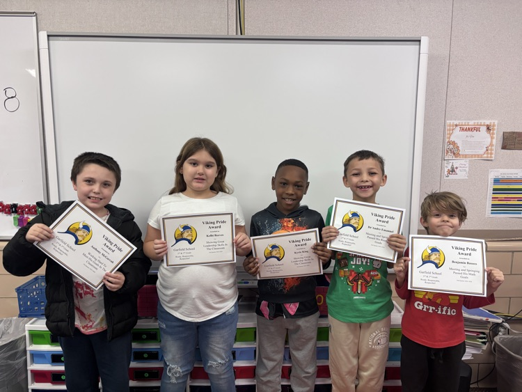 Mrs. Strode's 2nd grade class did great earning their second 9 weeks awards. 