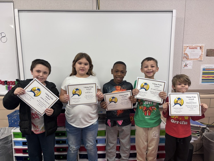 Mrs. Strode's 2nd grade class did great earning their second 9 weeks awards. 