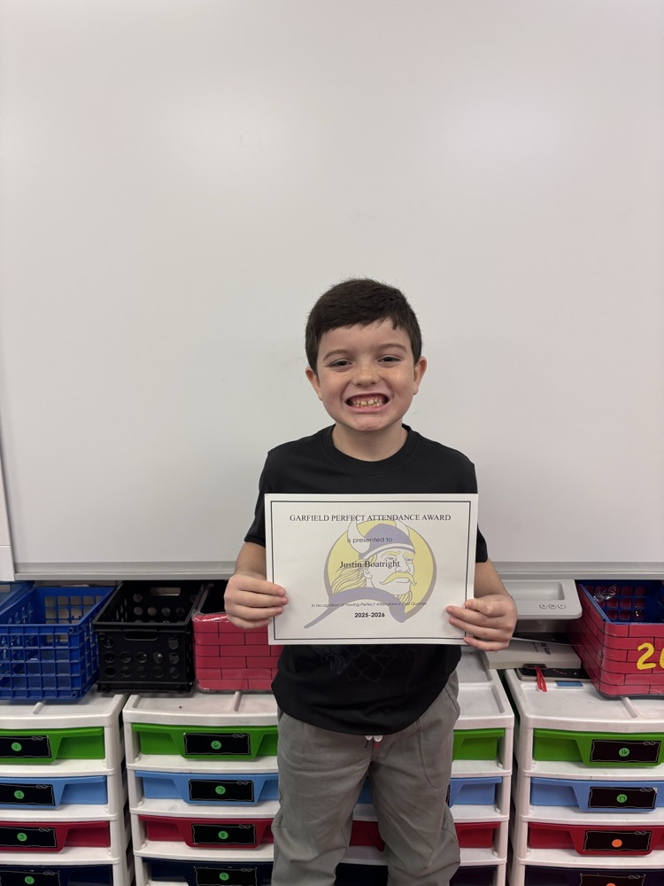 Mrs. Strode's 2nd grade class did great earning their second 9 weeks awards. 