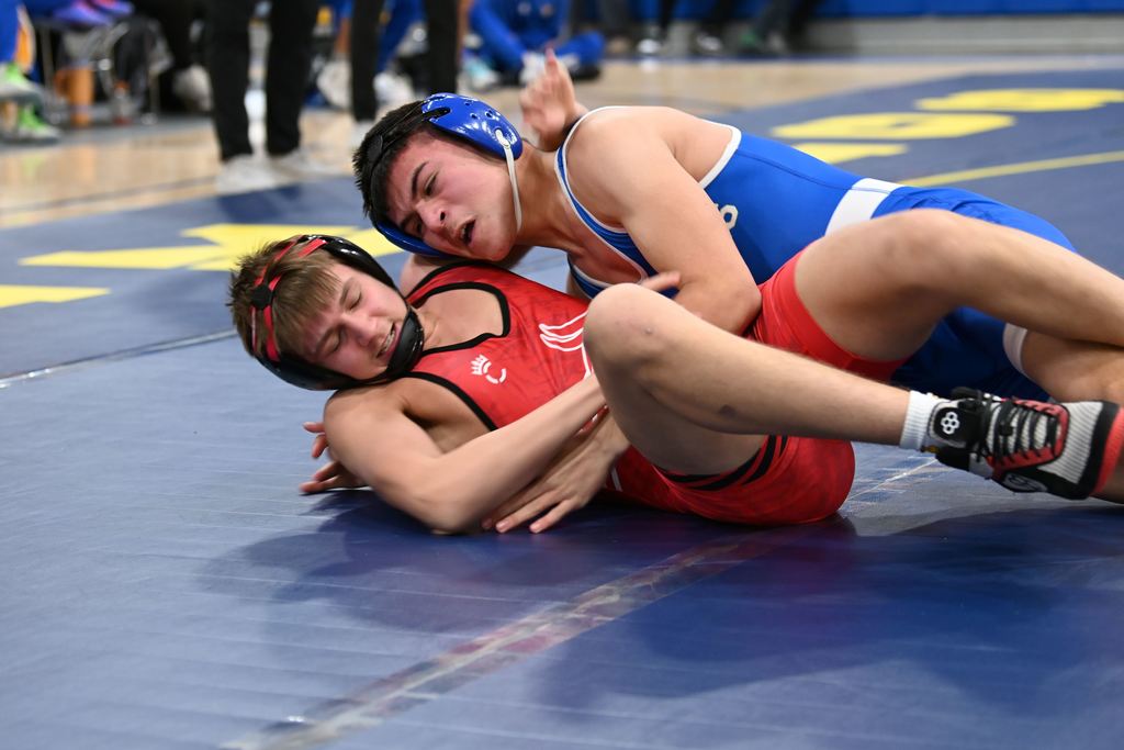 Young men from Parsons nd Erie wrestle.