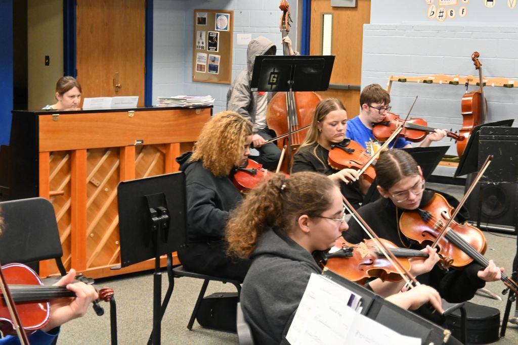 Orchestra students play Mystical Mage.
