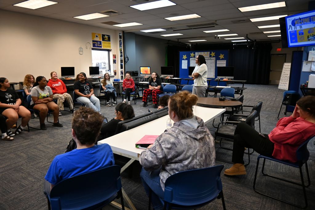 Students hear from  Larrian Kendricks about Media/Technology and Journalism.