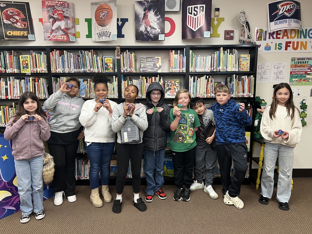 Mrs. Shields' students receiving Beg. Review 1 prize. 