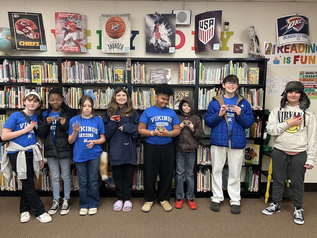 Mrs. Fisher students receiving Beg. Review 1 prize. 