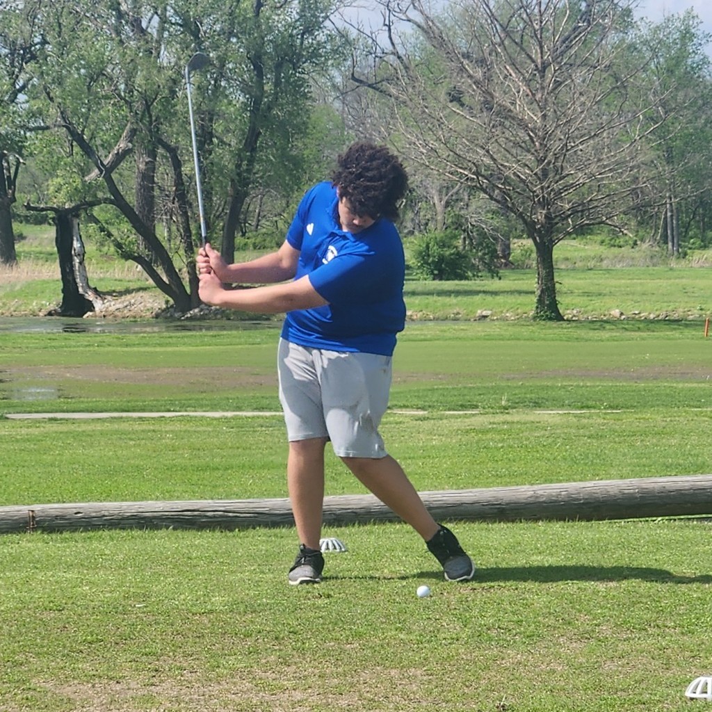 Shaunessey Harris-Hickles tees off on number 4.