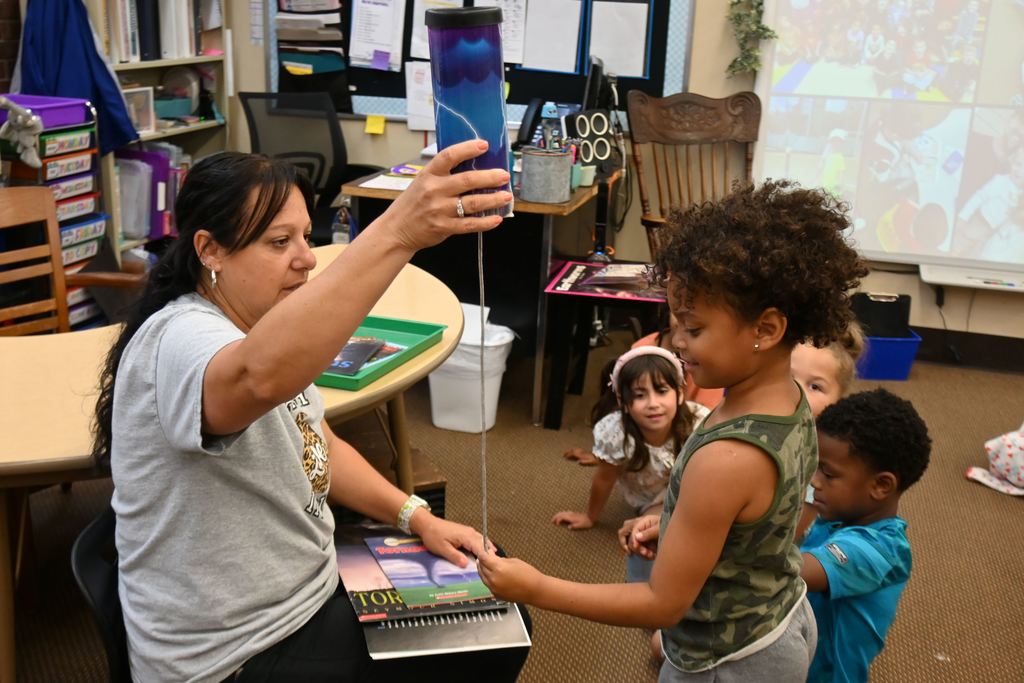 Students learn about  thunder.