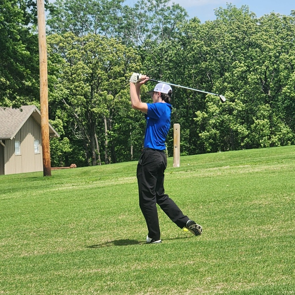 Brok's approach shot on 6.