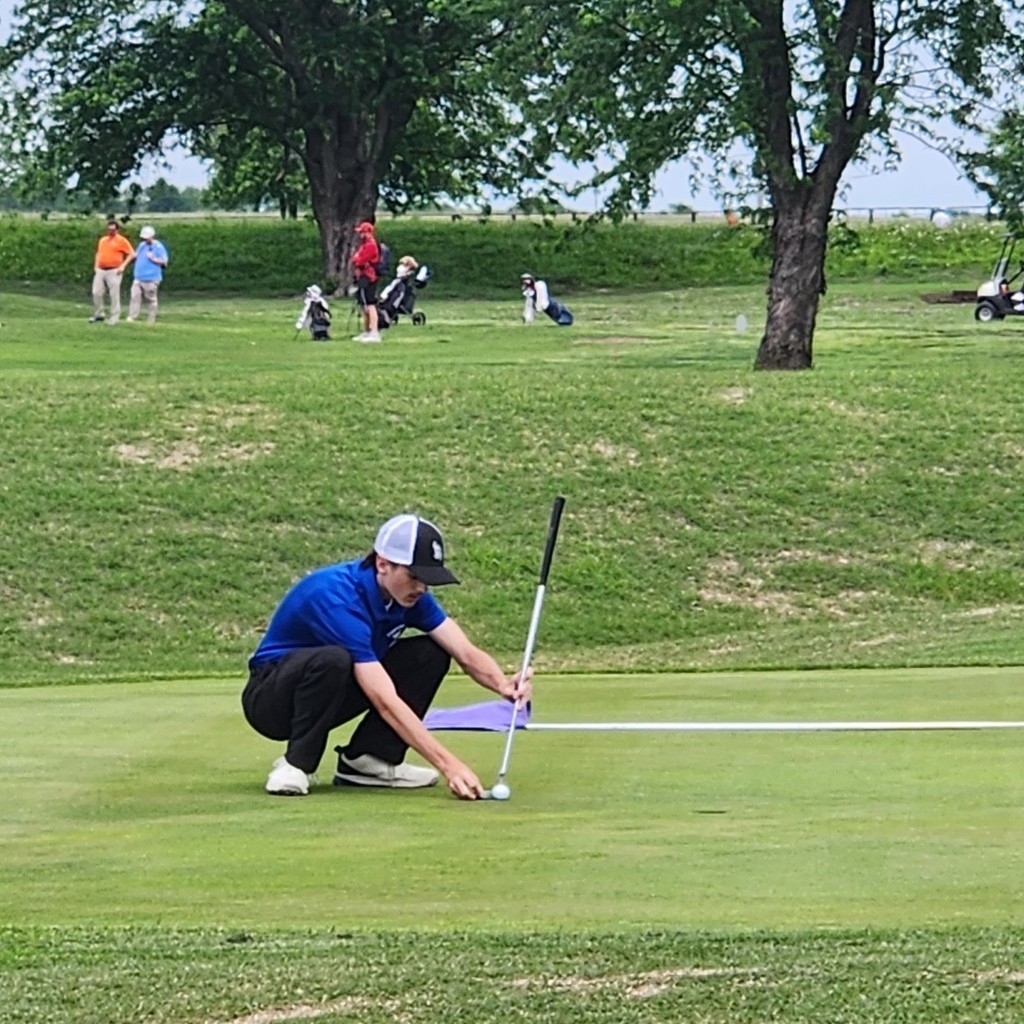 Brok McDaniel lining up his birdie putt on number 7. He sunk it!