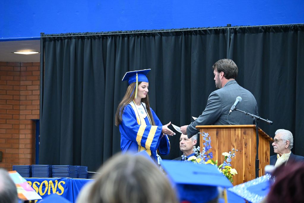 Kadence Ball receives her Award.