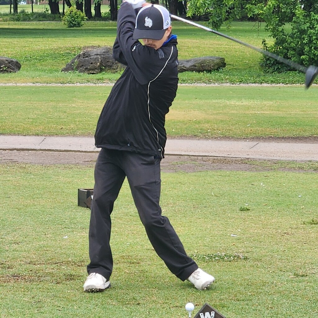 Brok McDaniel teeing off on 10.