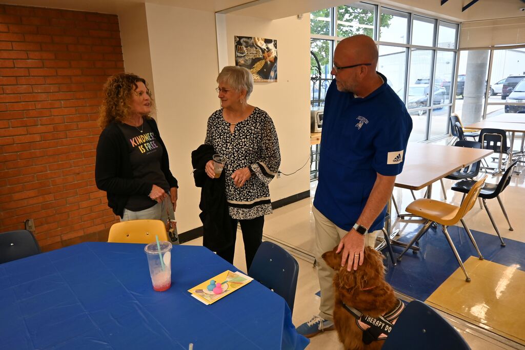 Kendra Barcus, Linda Proehl and Eric Swans visit.