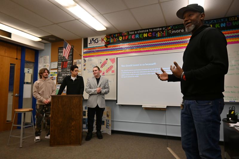 Lee Reliford loans his  blazer to a student to show the difference how someone dresses can make a difference when pitching a business, and wanting people to take you seriously.