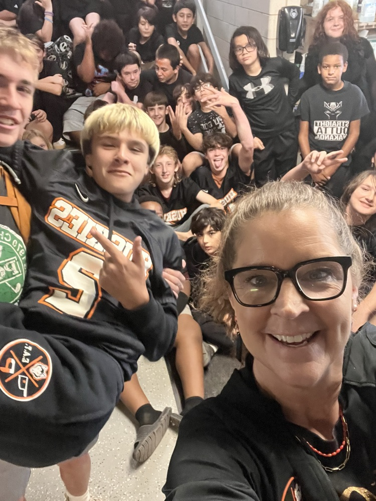 Black out Monday for Hoco week