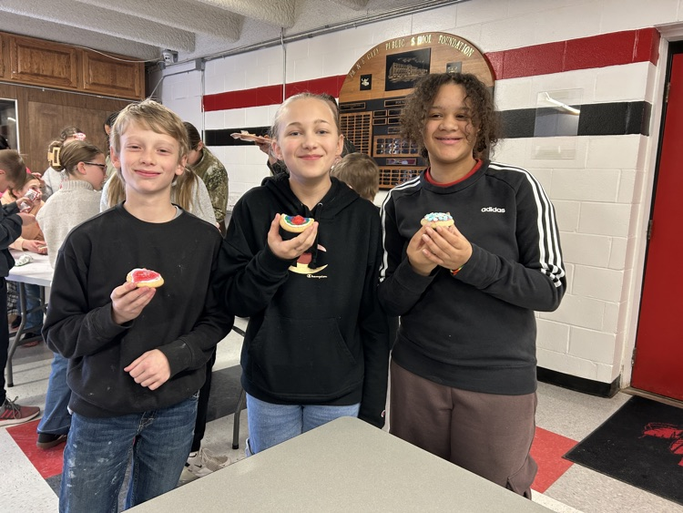 students decorating cookies 