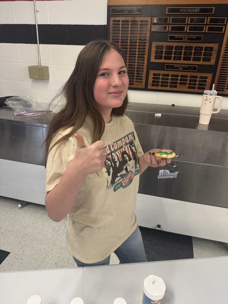 students decorating cookies 