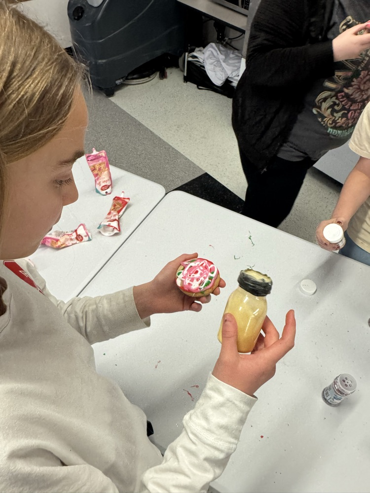 students decorating cookies 