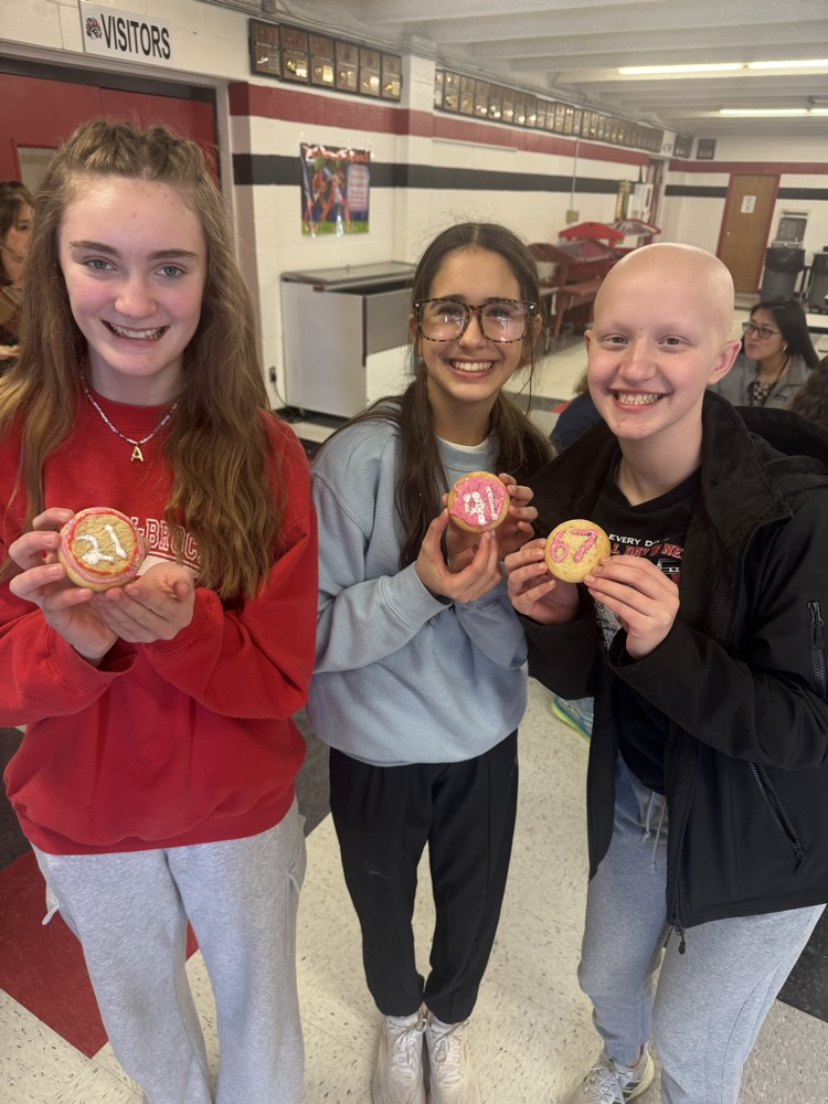 students decorating cookies 