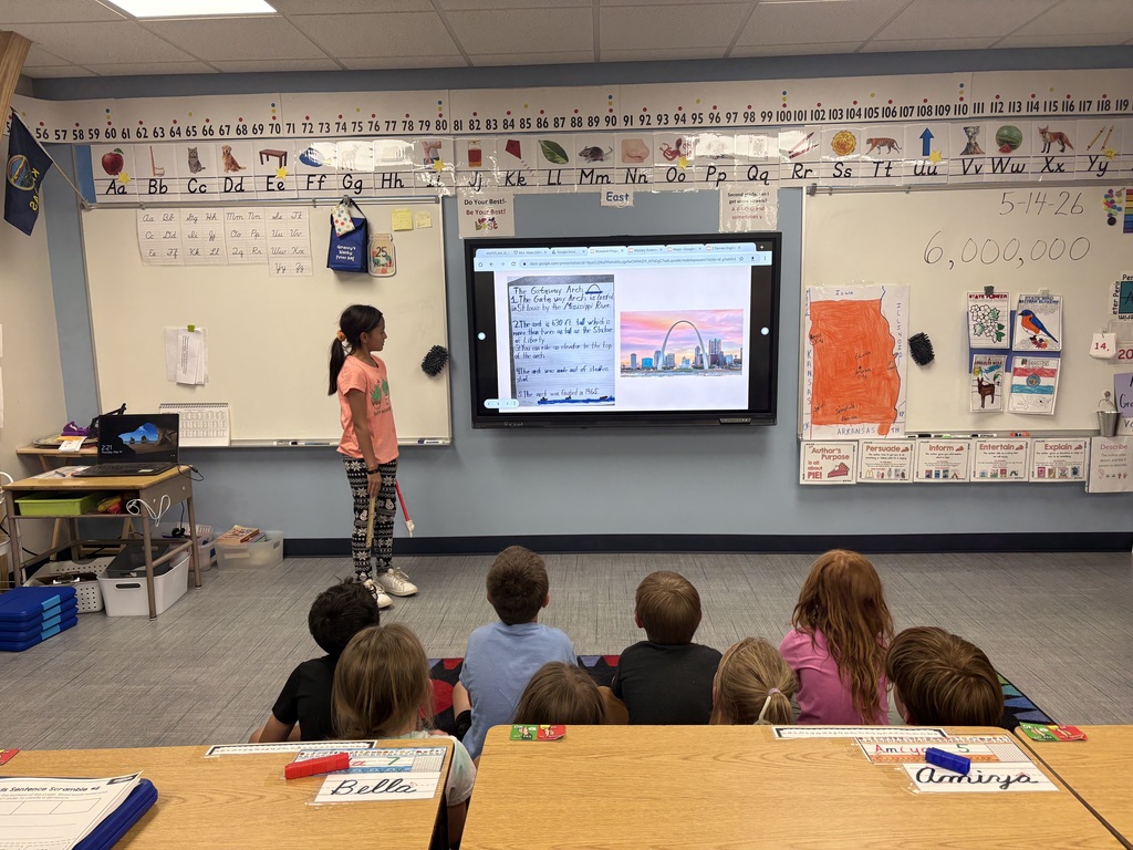 2nd graders presenting their state projects