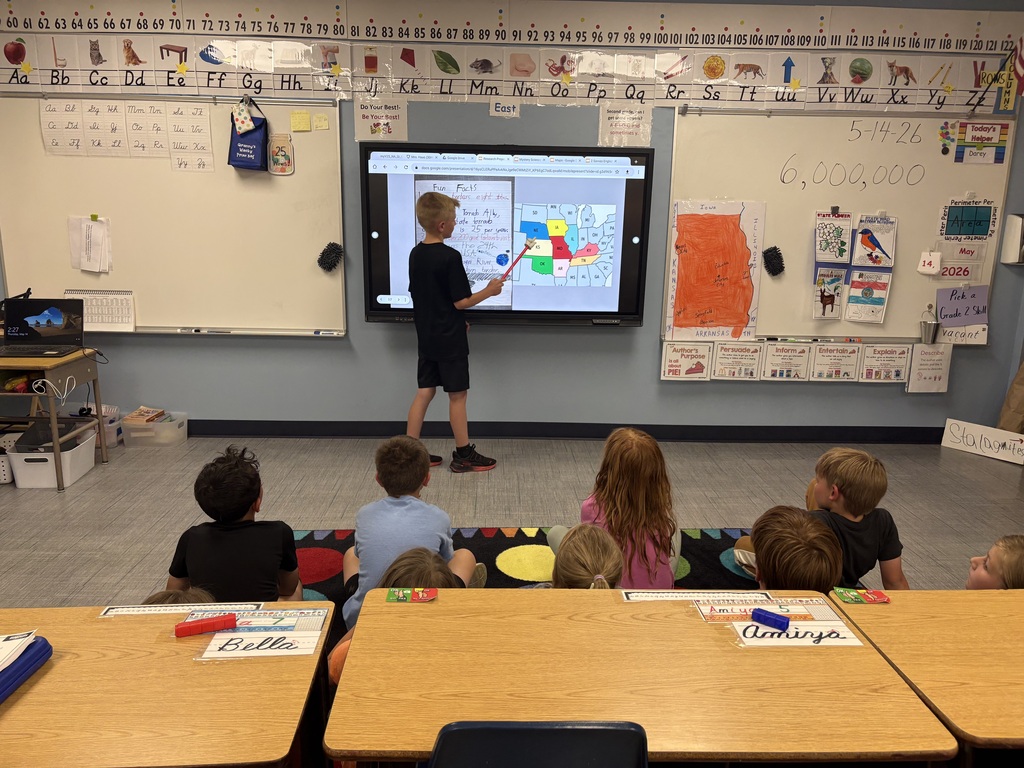 2nd graders presenting their state projects