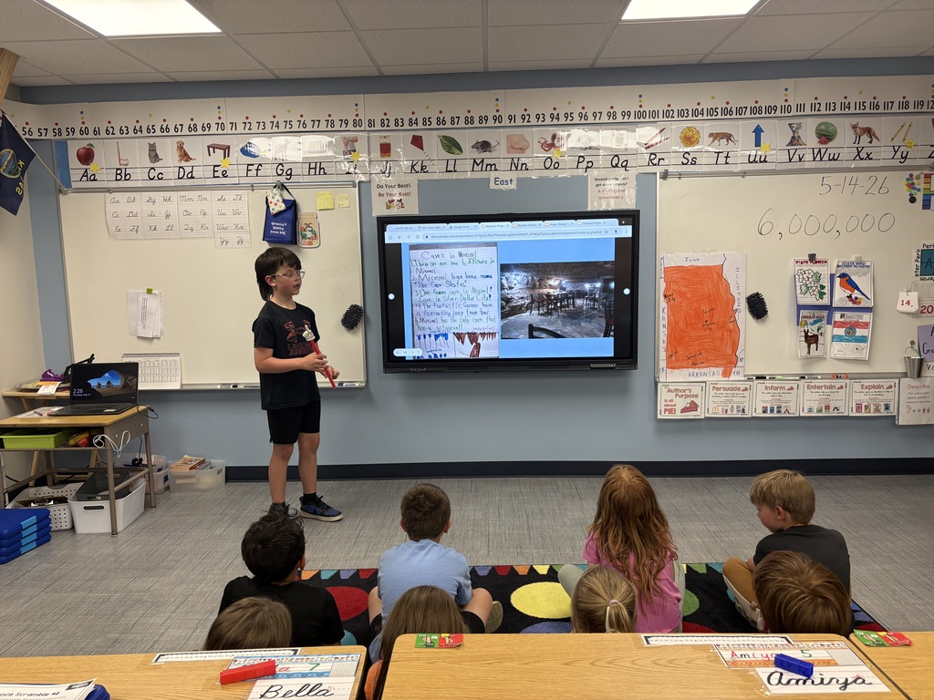 2nd graders presenting their state projects