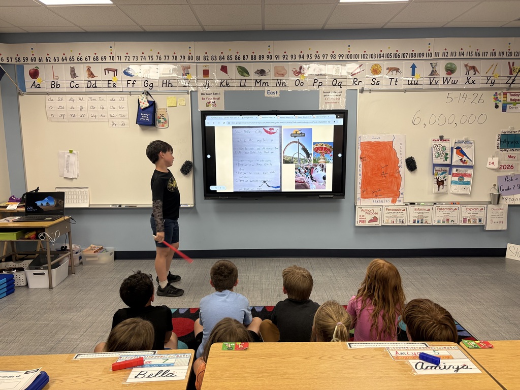 2nd graders presenting their state projects