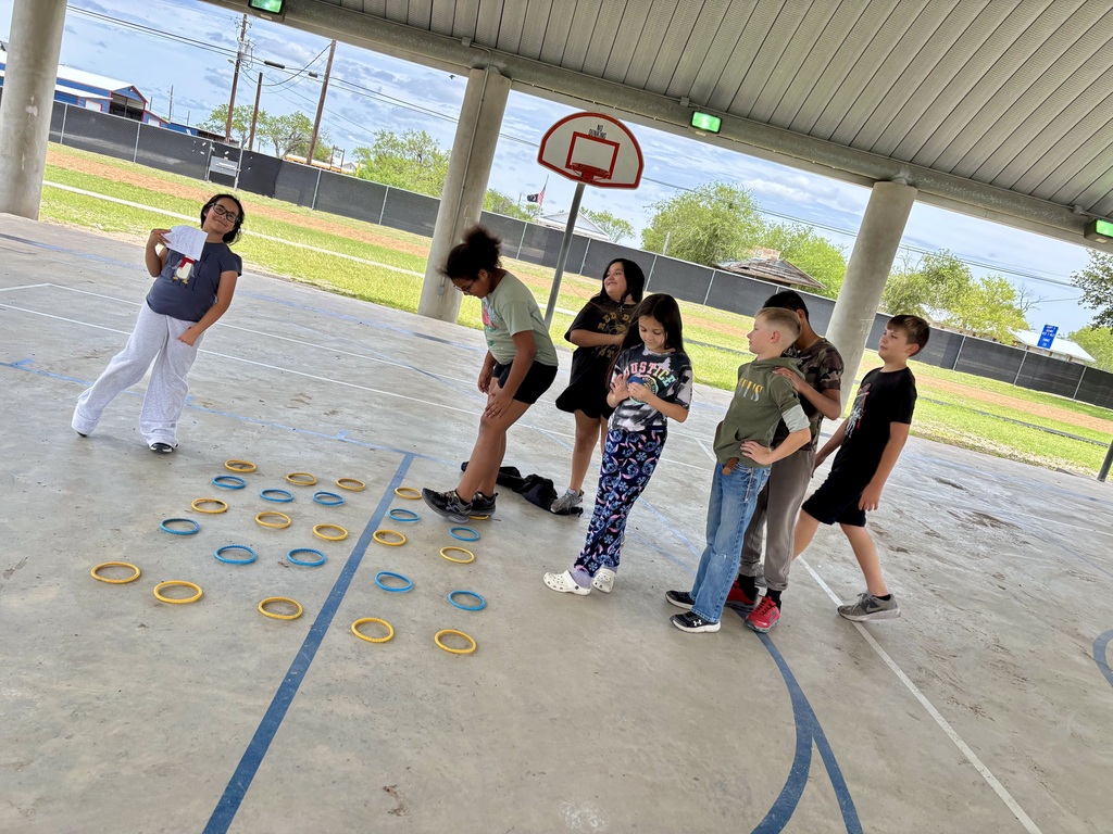 4th graders playing ‘One True Path’ and exercising their executive functioning skills and ability to focus.