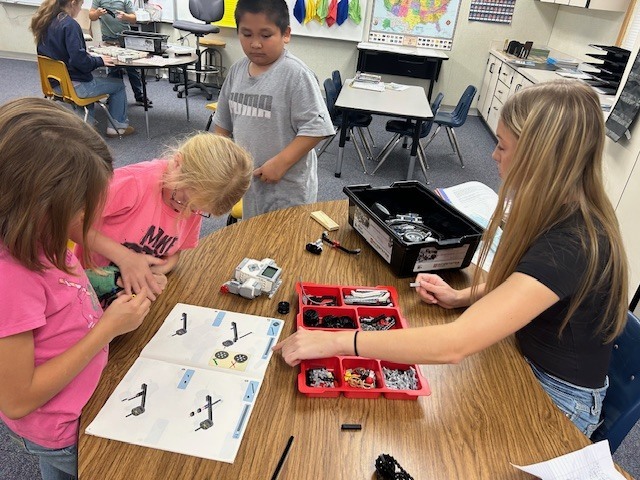 You need to focus if you want to get the robots built!