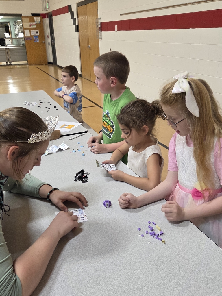 Aubrie building with students.