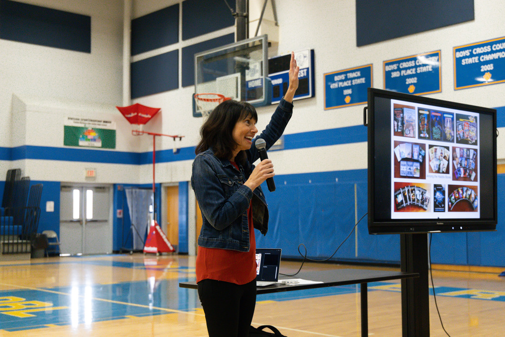 Margaret PetMargaret Peterson Haddix Presentingerson Haddix