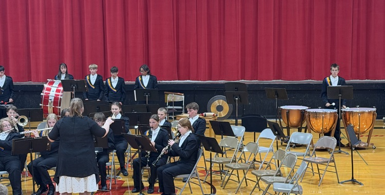 Close up picture of Paxton band at districts
