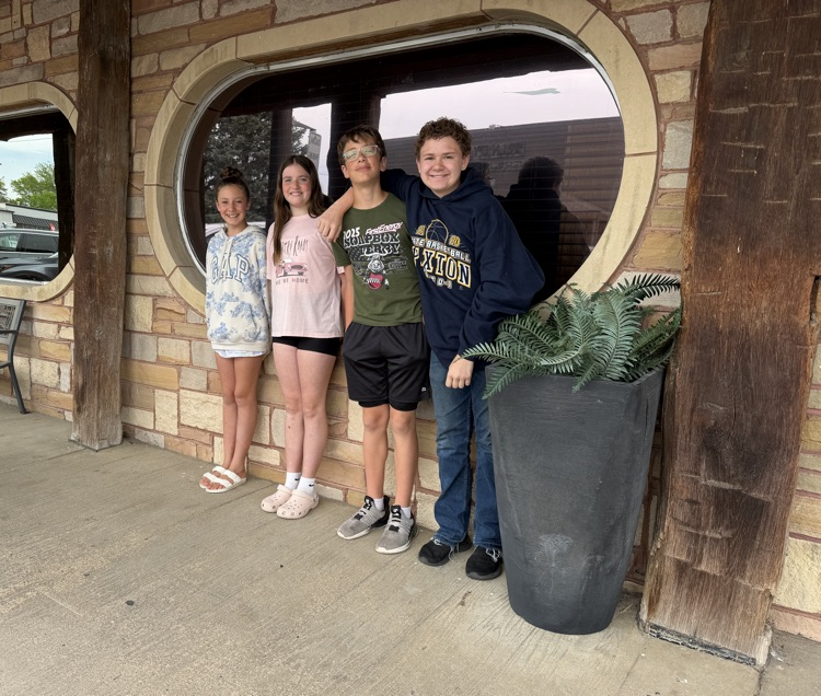 Bentley, Hynlee, Clyde and Josh at Ole’s for AR points!