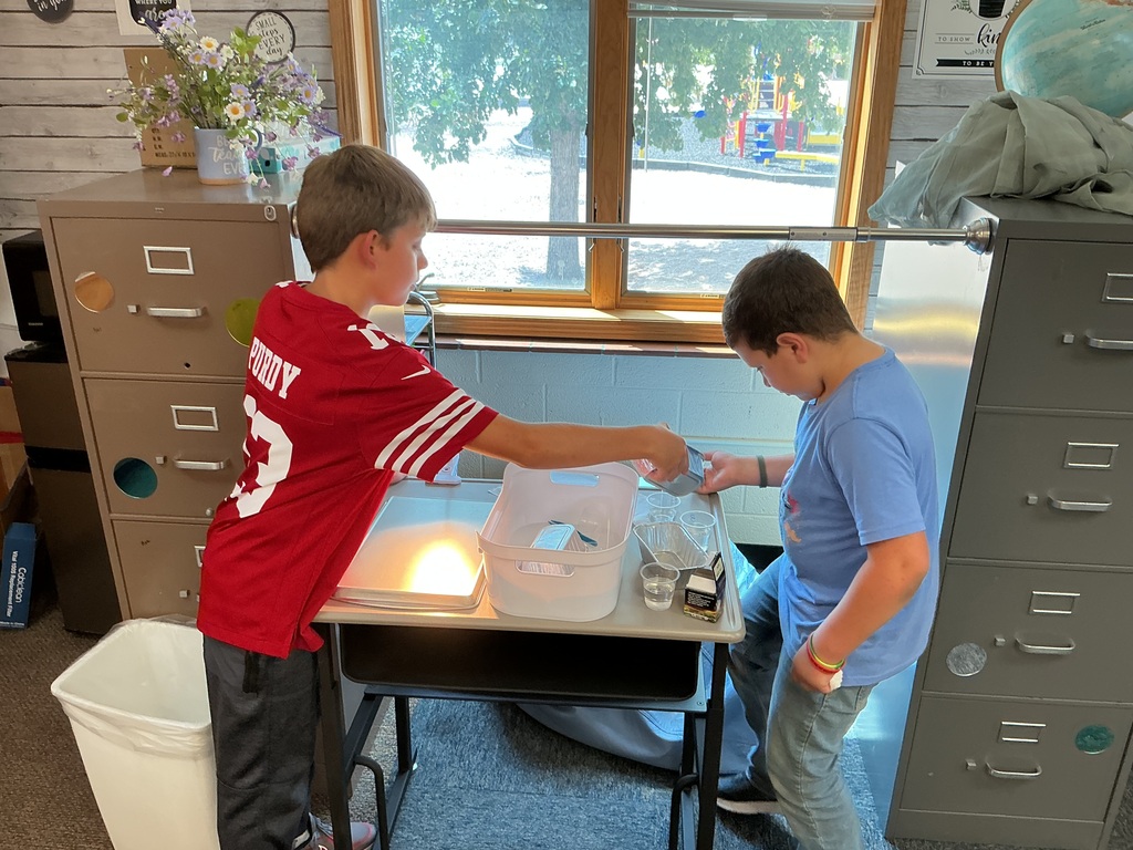 5th graders testing contaminated water samples during science