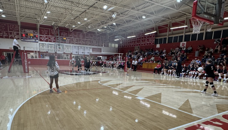 Varsity Volleyball- Blackhawks sweep Green Forest (25-22, 25-23, 25-23)